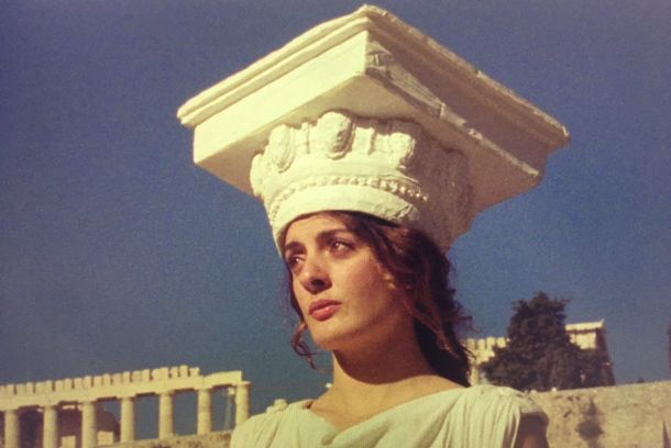 still / picture for Αυτό που ζητάμε από ένα άγαλμα είναι να μην κινείται